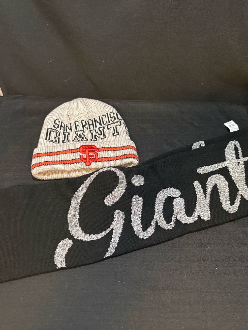 San Francisco Giants New Era Authentic Cuffed Knit Hat & knited scarf